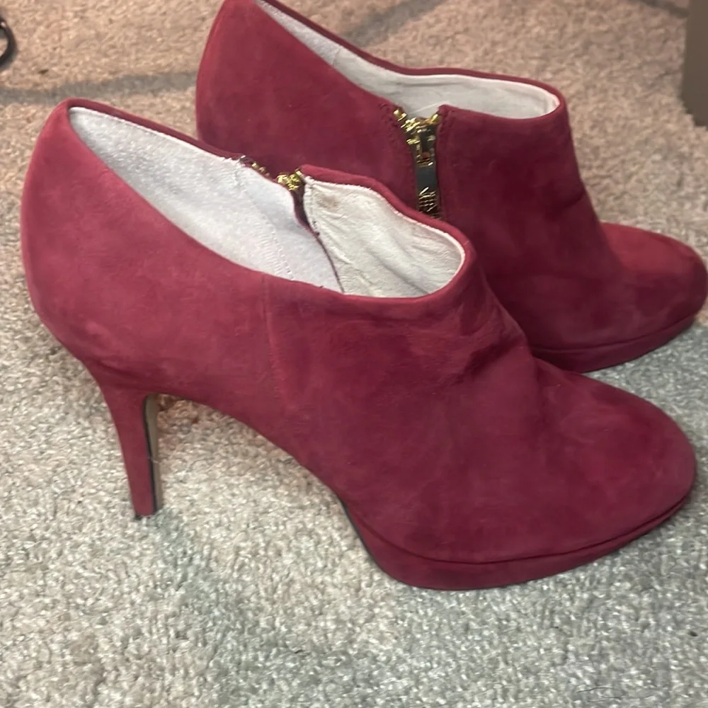Vince Camuto red suede bootie heels size 6